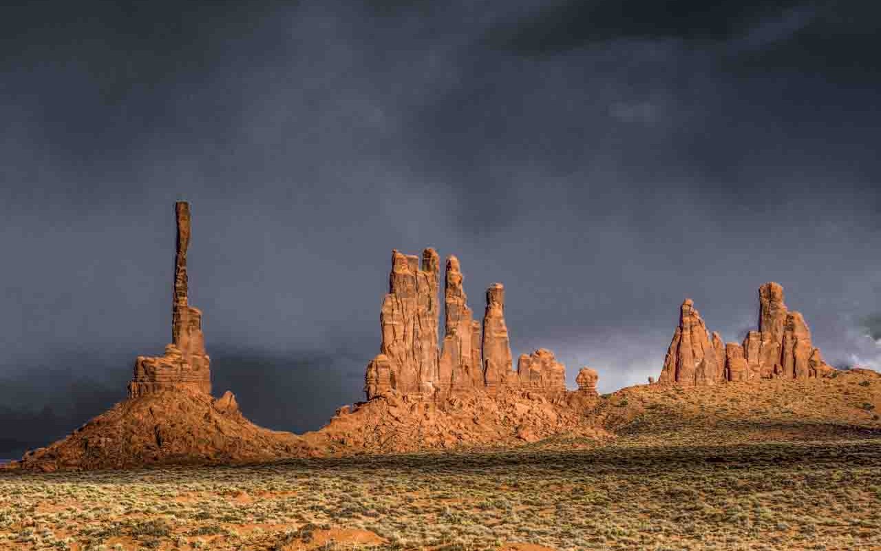 Monument Valley – Totem and Dancers