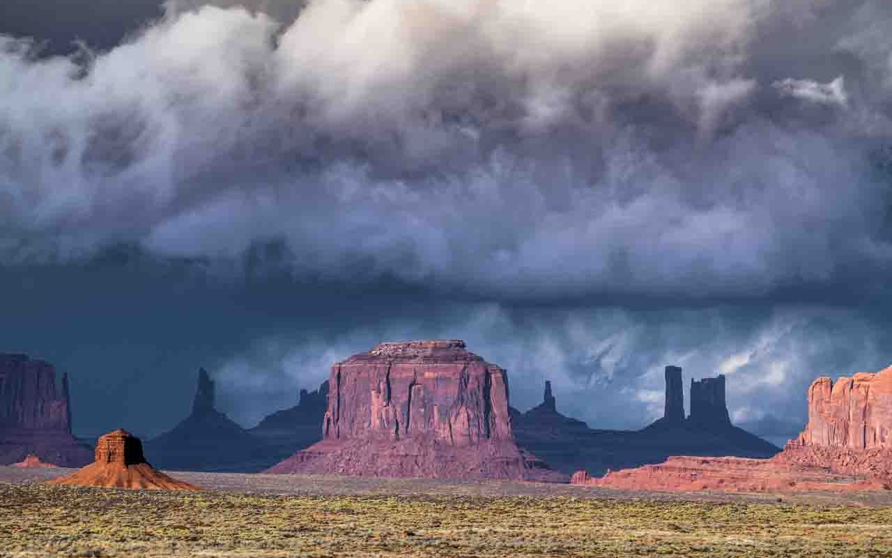 Monument Valley – Incoming Storm